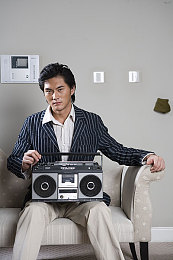 整体衣柜的五金配件如何识别